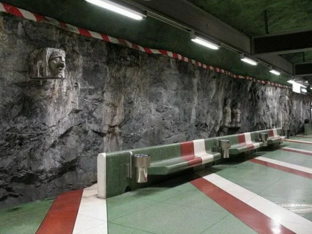 thumbs beautifulphotographsofstockholmmetro21 Самое красивое метро в мире