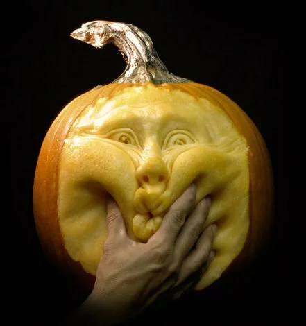 thumbs halloween pumpkin carvings by villafane studios 1 Удивительные скульптуры из тыкв