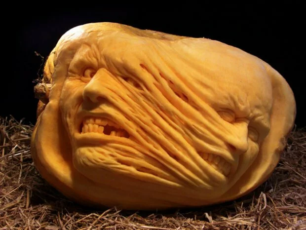 thumbs halloween pumpkin carvings by villafane studios 16 Удивительные скульптуры из тыкв
