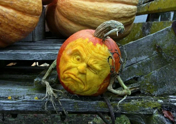 thumbs halloween pumpkin carvings by villafane studios 17 Удивительные скульптуры из тыкв